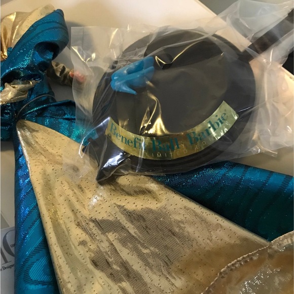 Benefit Ball Barbie Doll Classique Collection
Limited Edition, 1992 Model #1521 - Picture 4 of 7